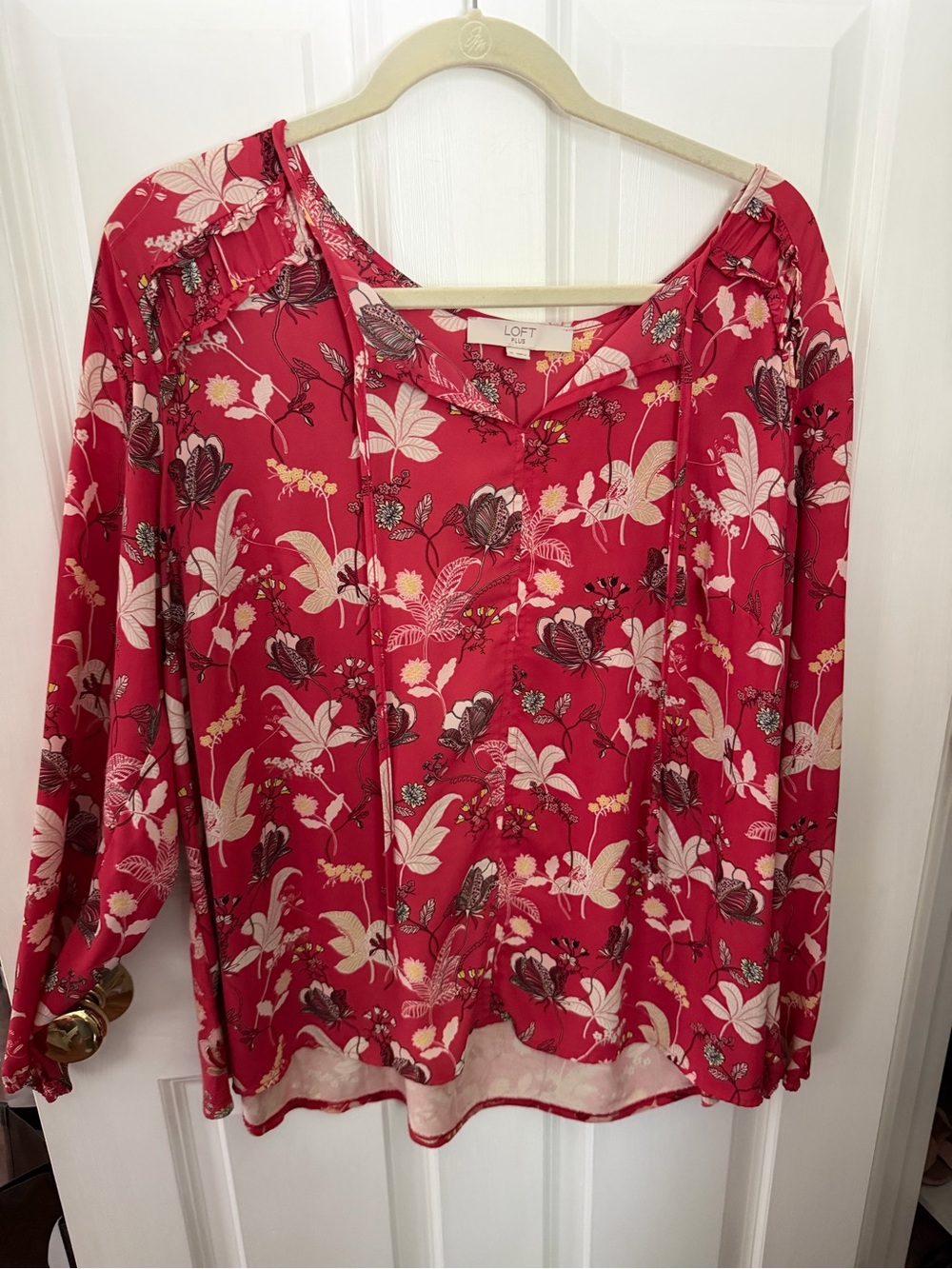 LOFT Pink-Red Floral Split-Neck Blousr